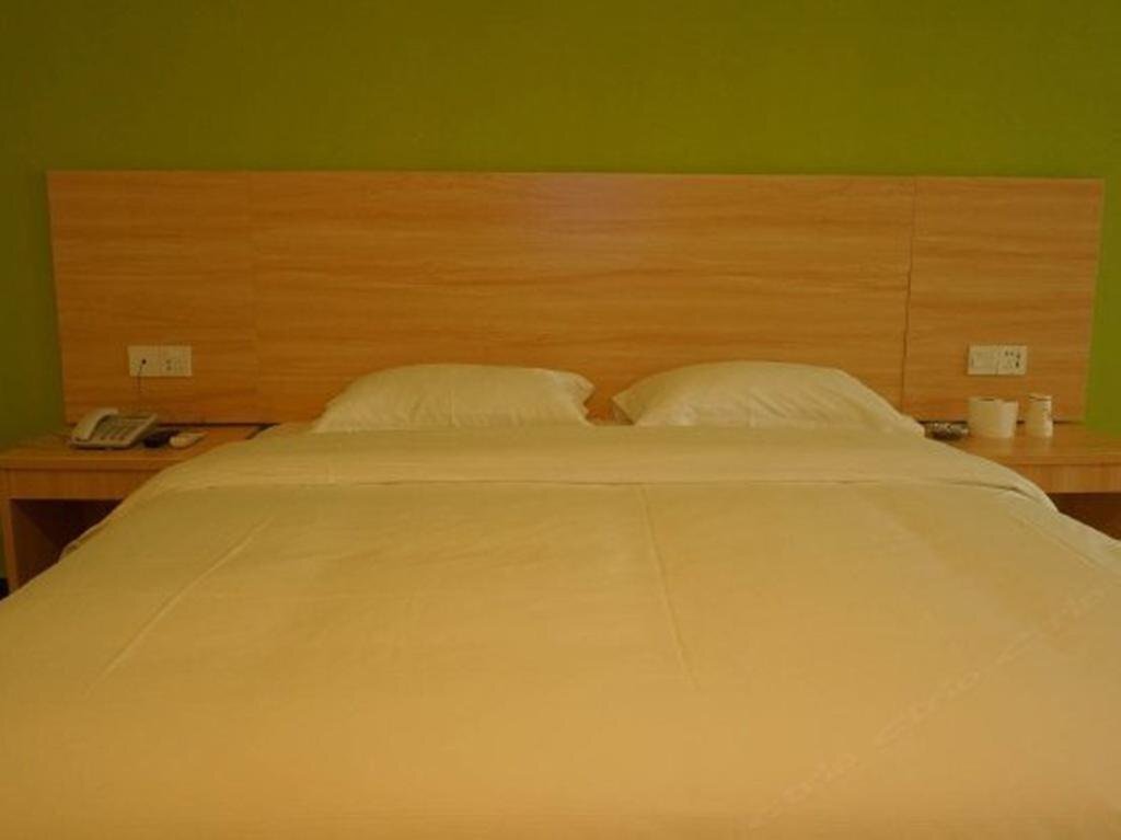 Дунгуань: 8 Inns Fenggang Xingao Shopping Plaza Branch