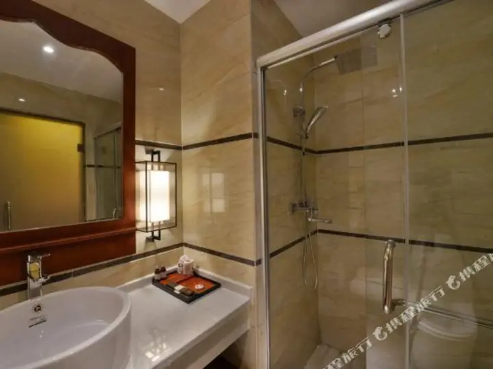 Цзинхун: Sawadika Fengqing Riverside Hotel, Xishuangbanna