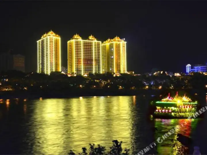 Цзинхун: Sawadika Fengqing Riverside Hotel, Xishuangbanna