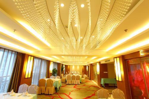 Чэнду: Longwei Hotel
