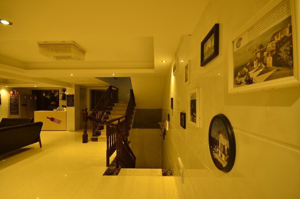 Бэйхай: Beihai SHANSHANG See Sun Youth Hostel