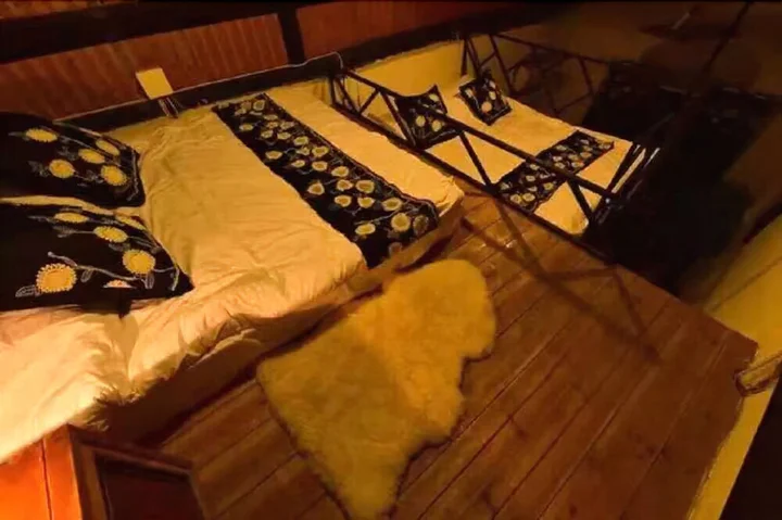Шанхай: Canal Town Girls Home