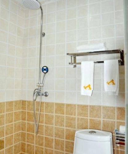 Синхай: Haicheng Jintai Business Hotel