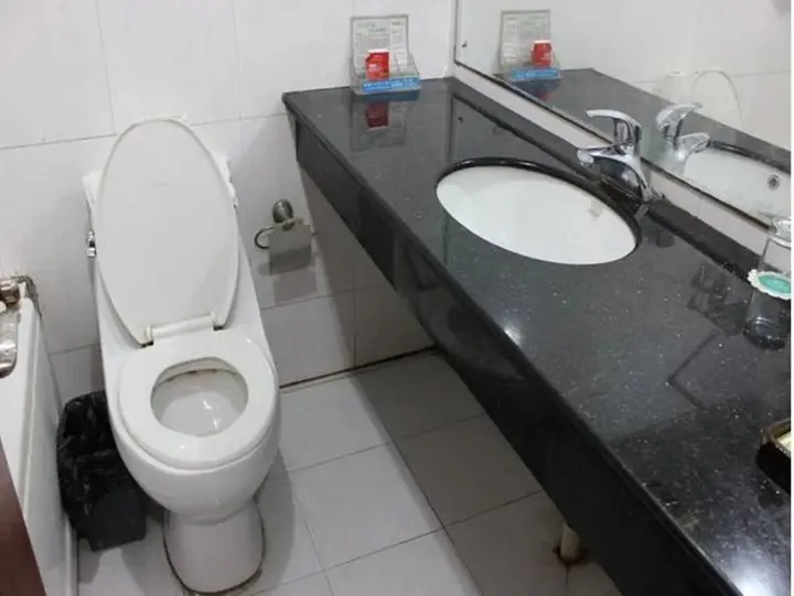 Цзясинь: Tongxiang Phoenix Inn