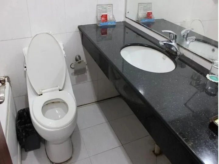 Цзясинь: Tongxiang Phoenix Inn