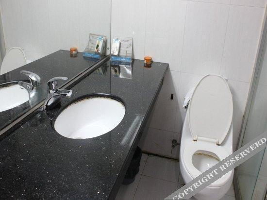 Цзясинь: Tongxiang Phoenix Inn