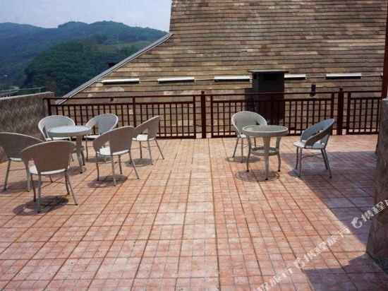 Цзинхун: Xishuangbanna Shibao Business Hotel