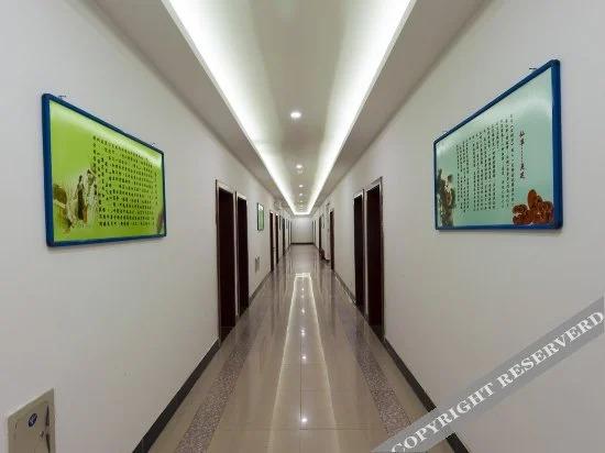 Таншань: Zhaolong Hotel