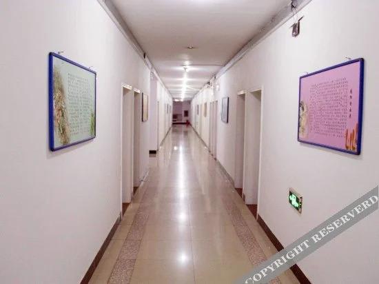 Таншань: Zhaolong Hotel