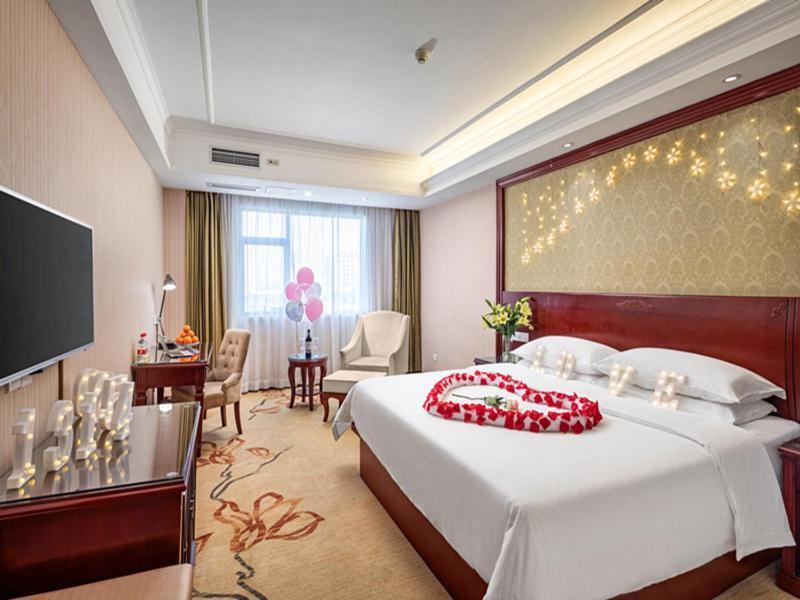 Гуйлинь: Vienna Hotel Guangxi Guilin North High-Speed Railway Station