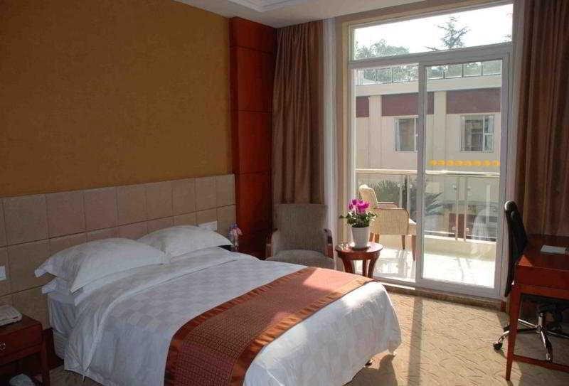 Gongqing Jinhang Hotel — фото 6