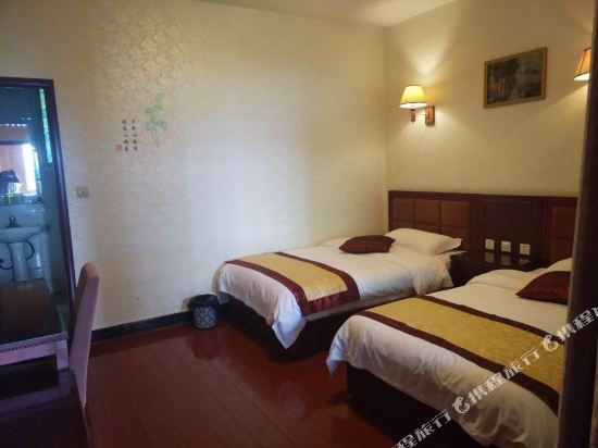 Яань: Ya'an Bifengxia Kaifeng Inn