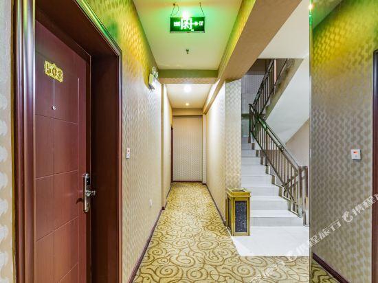 Сичан: Xichang Red 8 Hotel