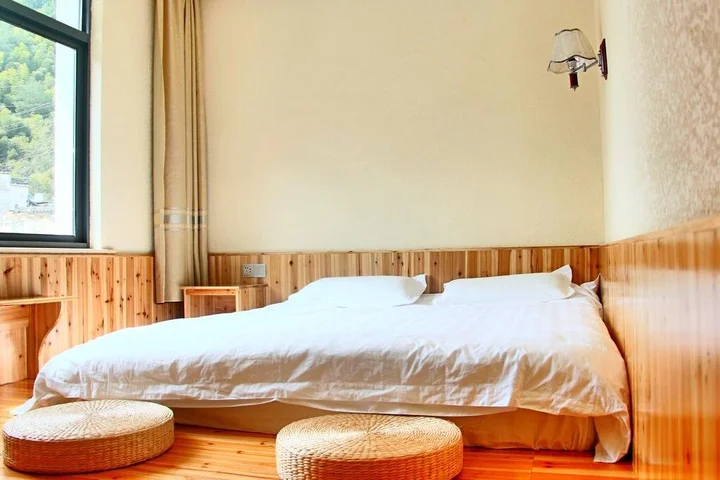 Хуаншань: In the Spring Hotel