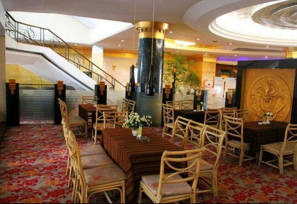 Аньцин: Anqing Hotel