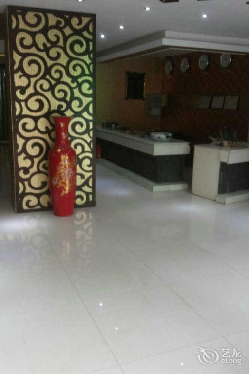 Шиянь: Wudangshan Tianbao Jiuru Hotel