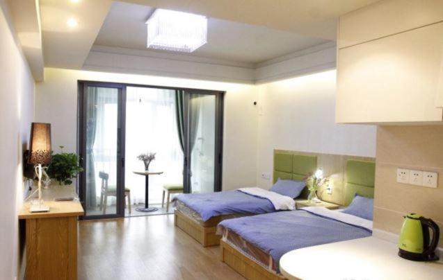 Чжучжоу: Zhuzhou Chengshi Qingnian Apartment