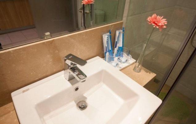 Чжучжоу: Zhuzhou Chengshi Qingnian Apartment