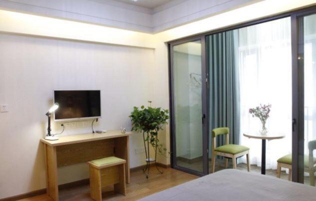 Чжучжоу: Zhuzhou Chengshi Qingnian Apartment