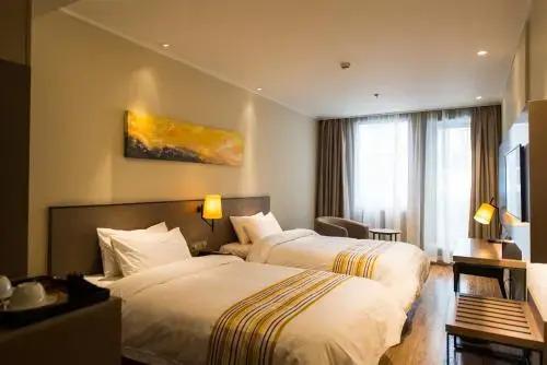Шанхай: Home Inn Plus Shanghai Pudong Airport Chuangsha Metro Station