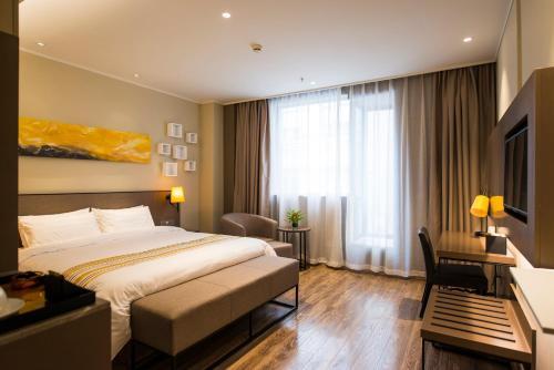 Шанхай: Home Inn Plus Shanghai Pudong Airport Chuangsha Metro Station