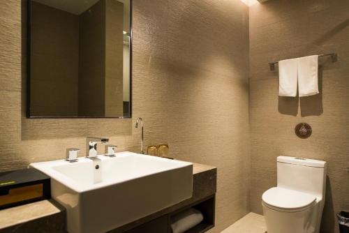 Шанхай: Home Inn Plus Shanghai Pudong Airport Chuangsha Metro Station