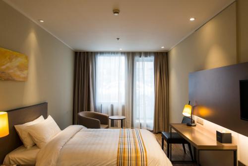 Шанхай: Home Inn Plus Shanghai Pudong Airport Chuangsha Metro Station