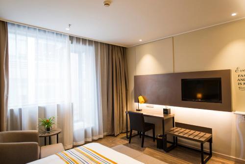 Шанхай: Home Inn Plus Shanghai Pudong Airport Chuangsha Metro Station