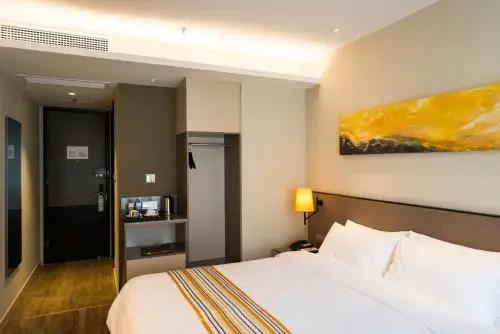 Шанхай: Home Inn Plus Shanghai Pudong Airport Chuangsha Metro Station