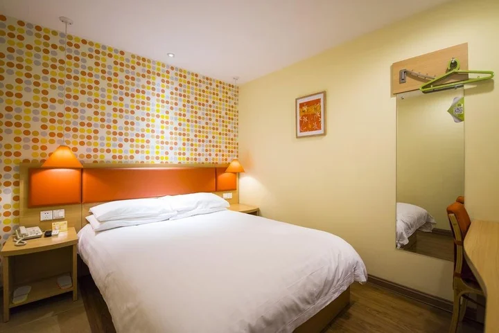 Синин: Home Inn Xining Mojia Street Huangguang Cross