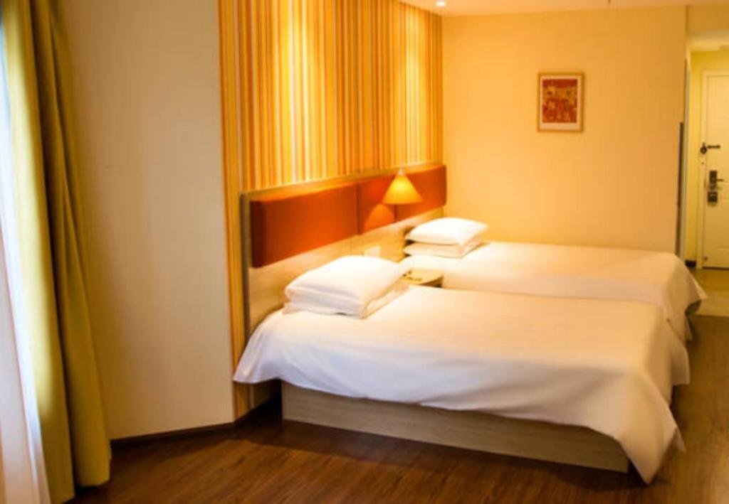 Наньнин: Home Inn Nanning Railway Station