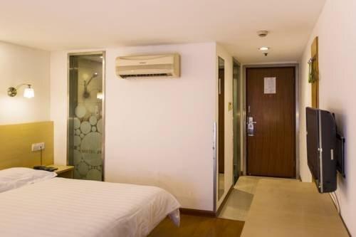 Ханчжоу: Motel Hangzhou Wulin Square Metro Station