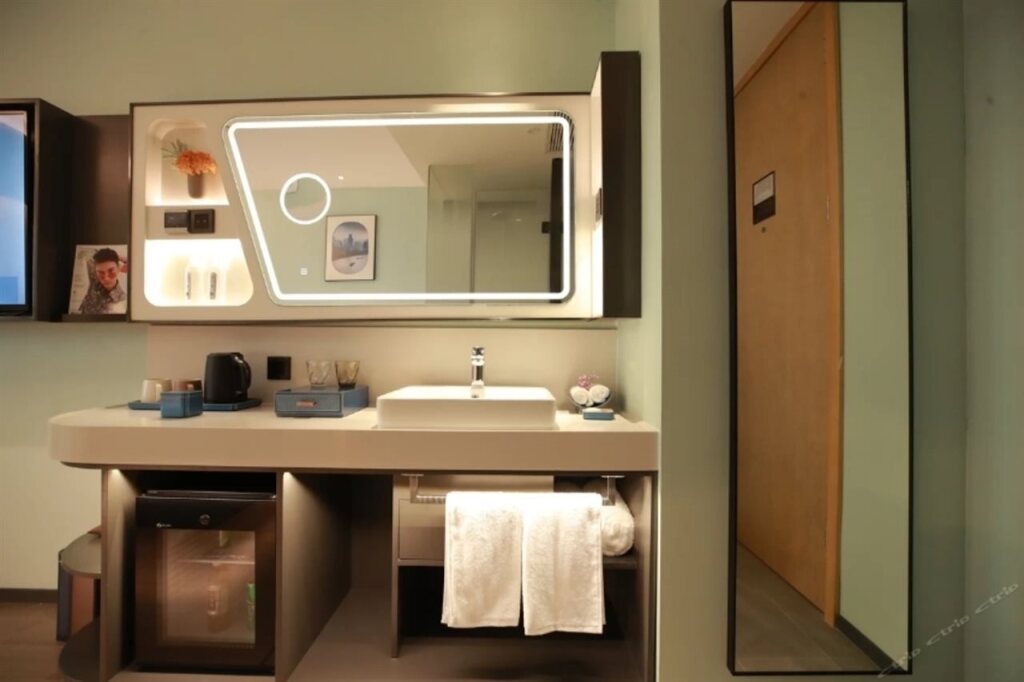 Шанхай: Sky Bird Hotel - Shanghai Hongqiao Airport