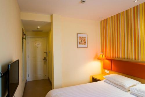 Хух-Хото: Home Inn Hohhot Railway Station Front Square