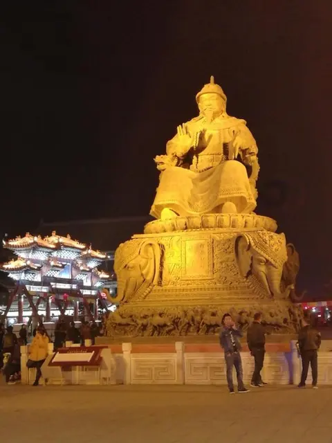 Хух-Хото: Home Inn Hohhot Desert Antique Market
