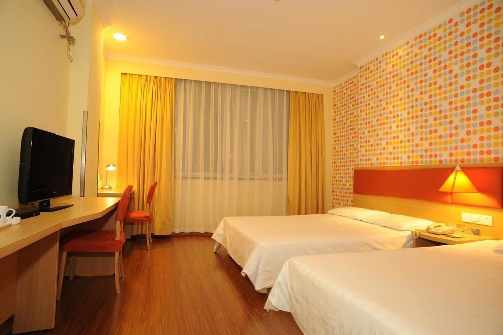 Ханчжоу: Home Inn Selected Hangzhou West Lake Wulin Square Center