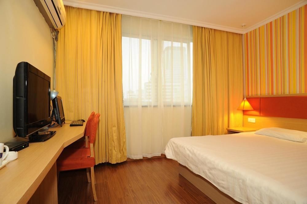 Ханчжоу: Home Inn Selected Hangzhou West Lake Wulin Square Center