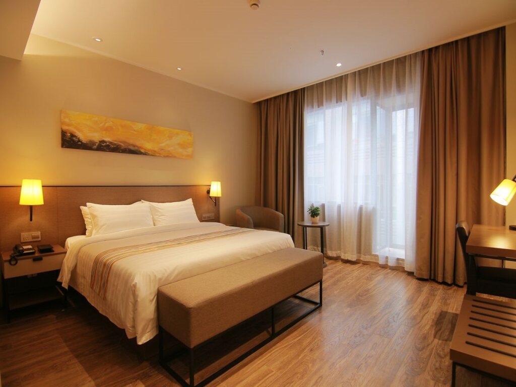Шанхай: Home Inn Plus Shanghai West Yan'An Road