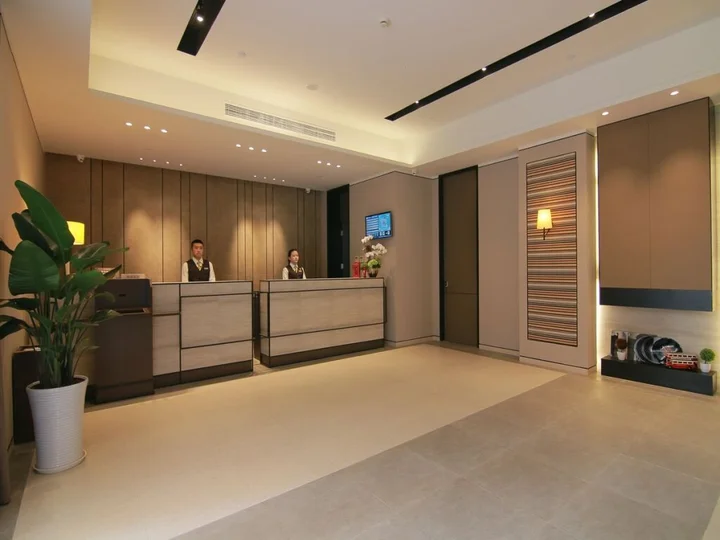 Шанхай: Home Inn Plus Shanghai West Yan'An Road