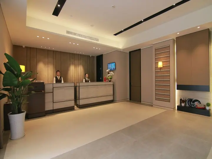 Шанхай: Home Inn Plus Shanghai West Yan'An Road