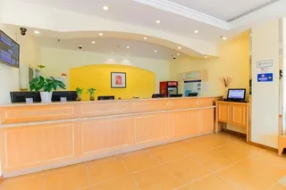 Шанхай: Home Inn Shanghai Jiading Passenger Transportation Centre Metro West Station