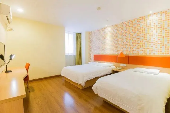 Шанхай: Home Inn Shanghai Jiading Passenger Transportation Centre Metro West Station