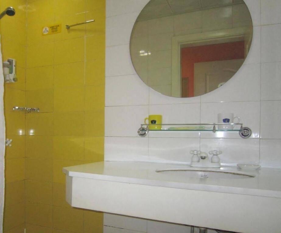 Чунцин: Home Inn Chongqing ShangQingSi