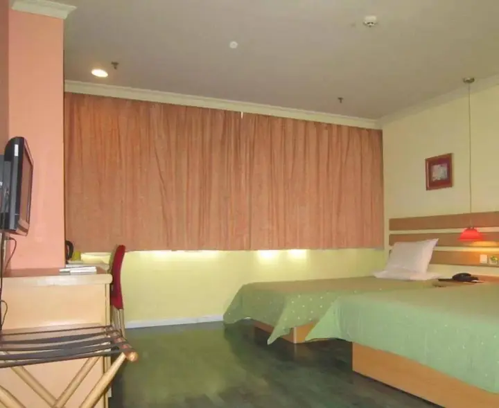Чунцин: Home Inn Chongqing ShangQingSi