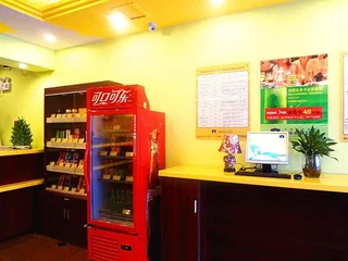 Шанхай: Home Inn Shanghai Quyang Business Centre Dabaishu Metro Station