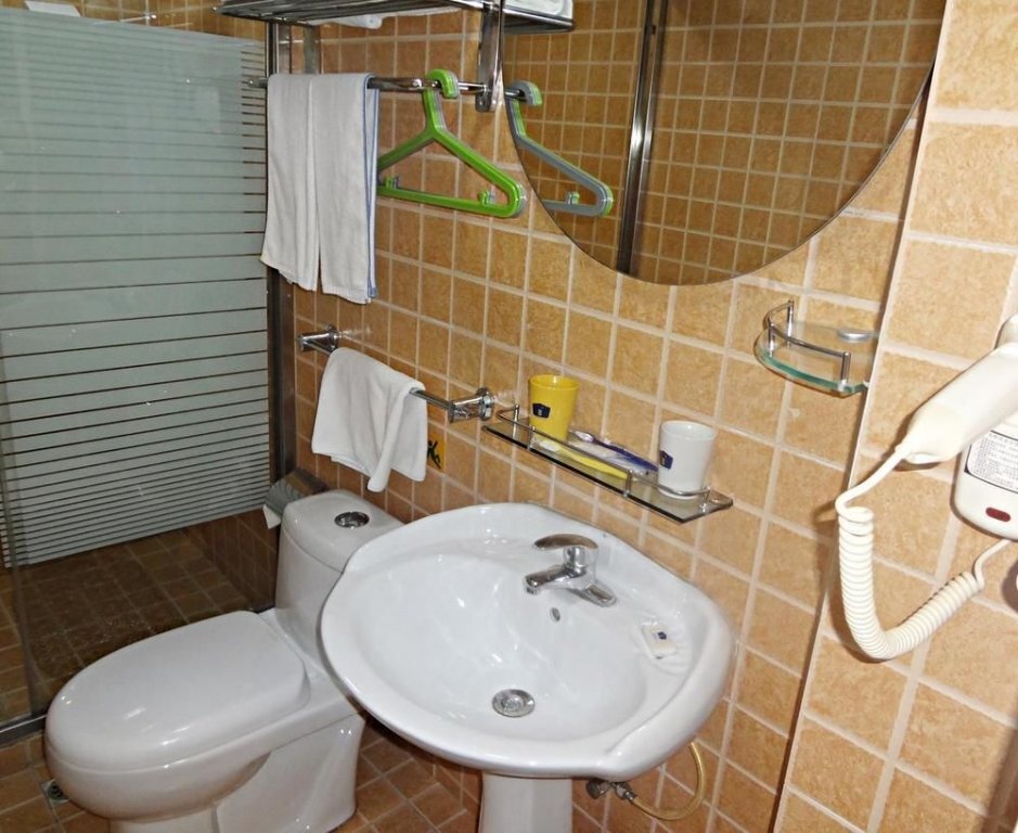 Шанхай: Home Inn Shanghai Lujiazui Finance Zone Pudong Avenue
