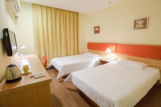 Шанхай: Home Inn Shanghai Beihong Road
