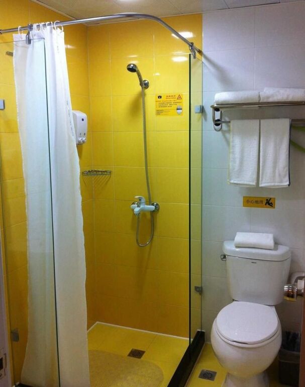 Шанхай: Home Inn Jiangwan Standium