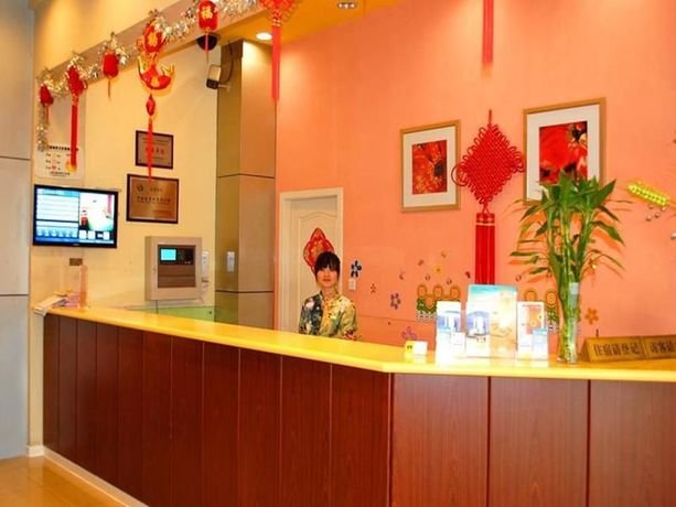 Шанхай: Home Inn LongDong Avenue