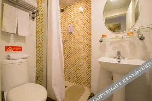 Шанхай: Home Inn LongDong Avenue